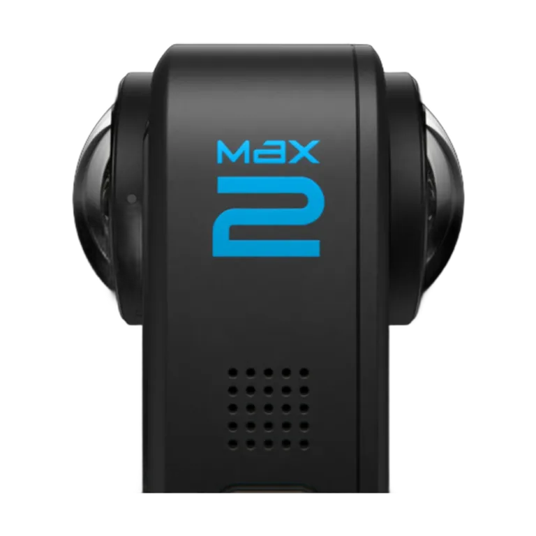 GoPro MAX2 na uchwycie przysawkowym oblewane woda, widoczne logo Max 2