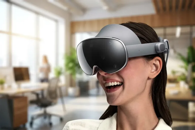 Użytkowniczka w goglach Samsung Galaxy XR w otoczeniu biurowym