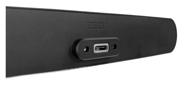 Stereolabs ZED 2i, kamera stereo/głębi, Stereolabs ZED 2i, zbliżenie na złącze USB-C z boku obudowy
